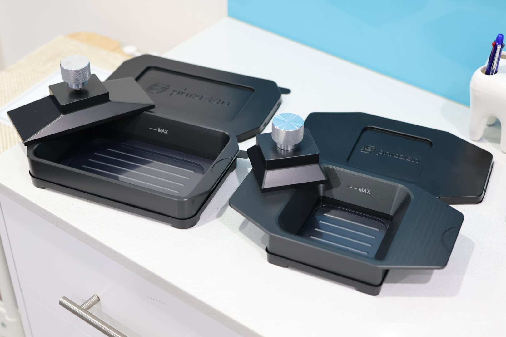 Figure 3: Standard and mini build plates and matching vats come as standard with pre-made covers for the top and bottom surfaces – a really nice quality-of-life addition